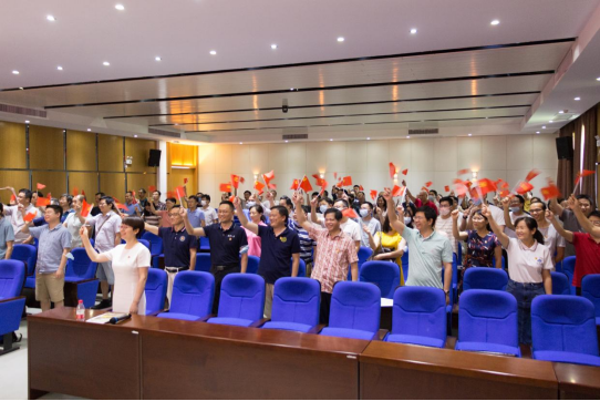 强堡垒·做先锋·树榜样 | 成人直播
隆重召开“七一”表彰大会暨主题党日活动